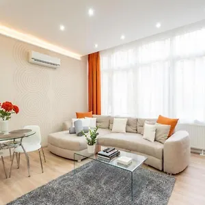 Apartman Modern, Quiet & Cozy In The Middle Of Downtown Near Danube At Fashion Street